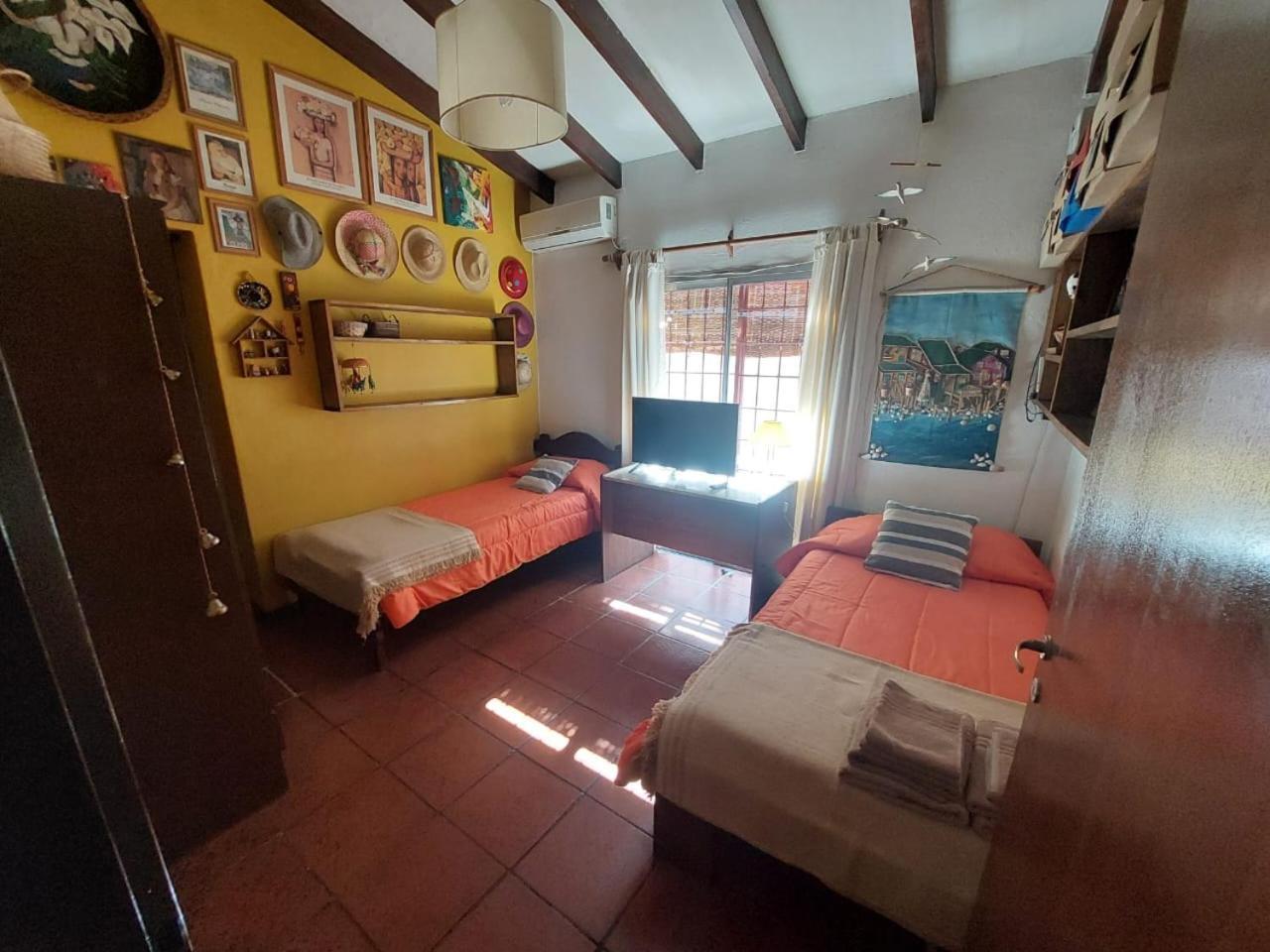 Casa Confortable - Parque Central - Estacionamiento, Patio, 3 Banos, 5 Habitaciones - La Cieneguita Buitenkant foto
